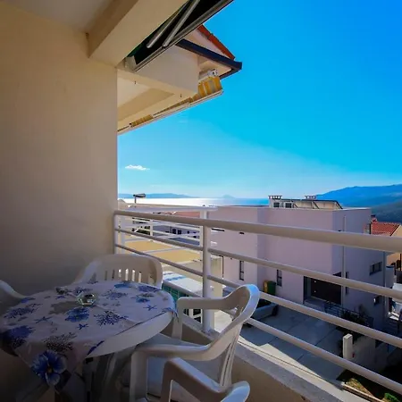 App With Ac, Pets Friendly,389 *