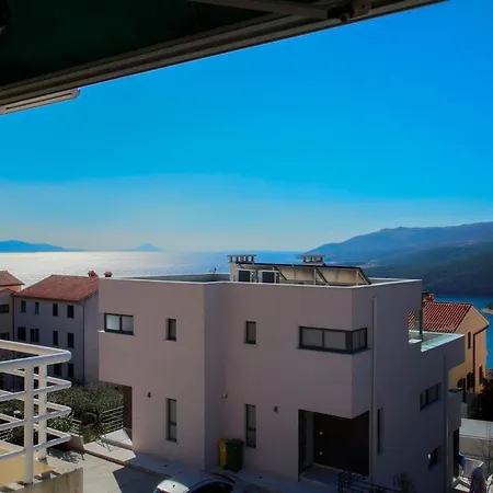 App With Ac, Pets Friendly,389 *