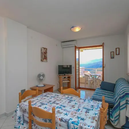 App With Ac, Pets Friendly,389 *