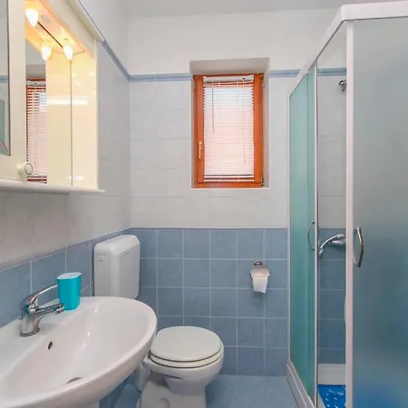 App With Ac, Pets Friendly,389