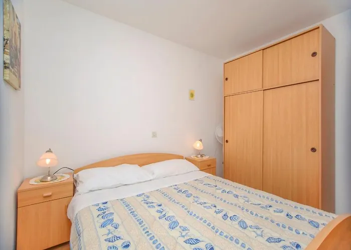 아파트 App With Ac, Pets Friendly,389 라벡