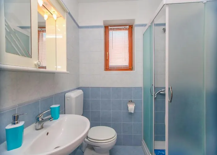 App With Ac, Pets Friendly,389